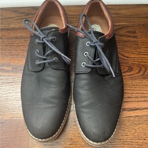 Kenneth Cole Reaction. Size 10.  In good condition.